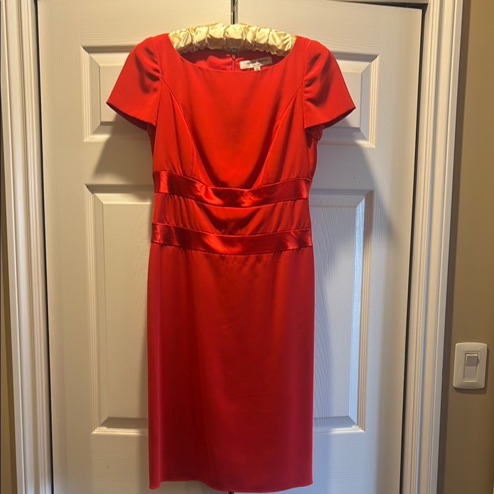 Elegant Carolina Herrera Red Midi Dress with Cap Sleeves and Scoop Neck